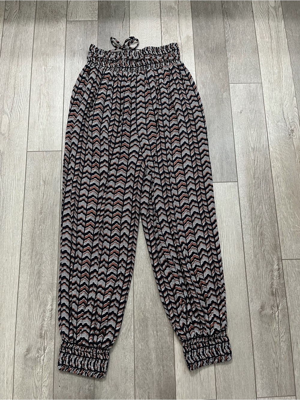 Anthropologie Black, Pink & White Chevron Joggers Boho Size Small - Picture 3 of 12